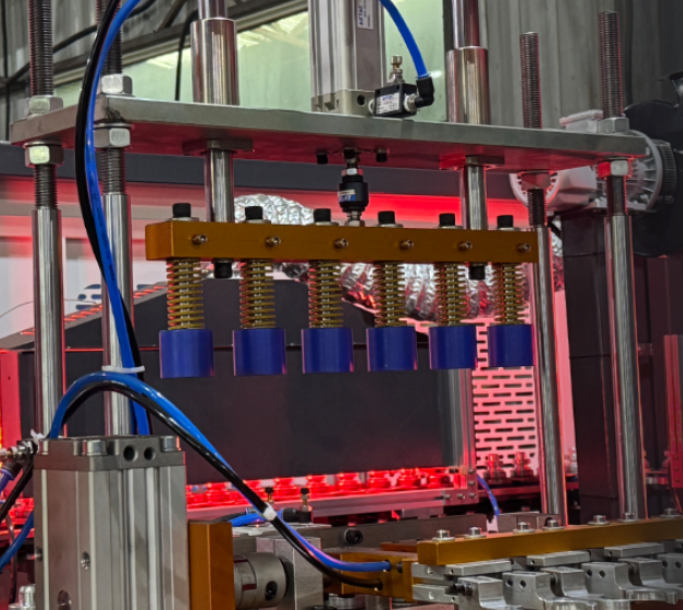 Infrared radiator for PET preform heating